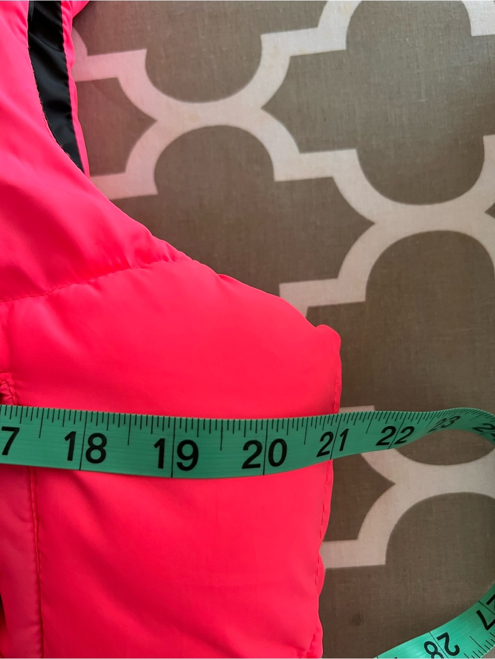 New Balance Cropped Hot Pink Hooded Puffer Vest - Picture 4 of 4